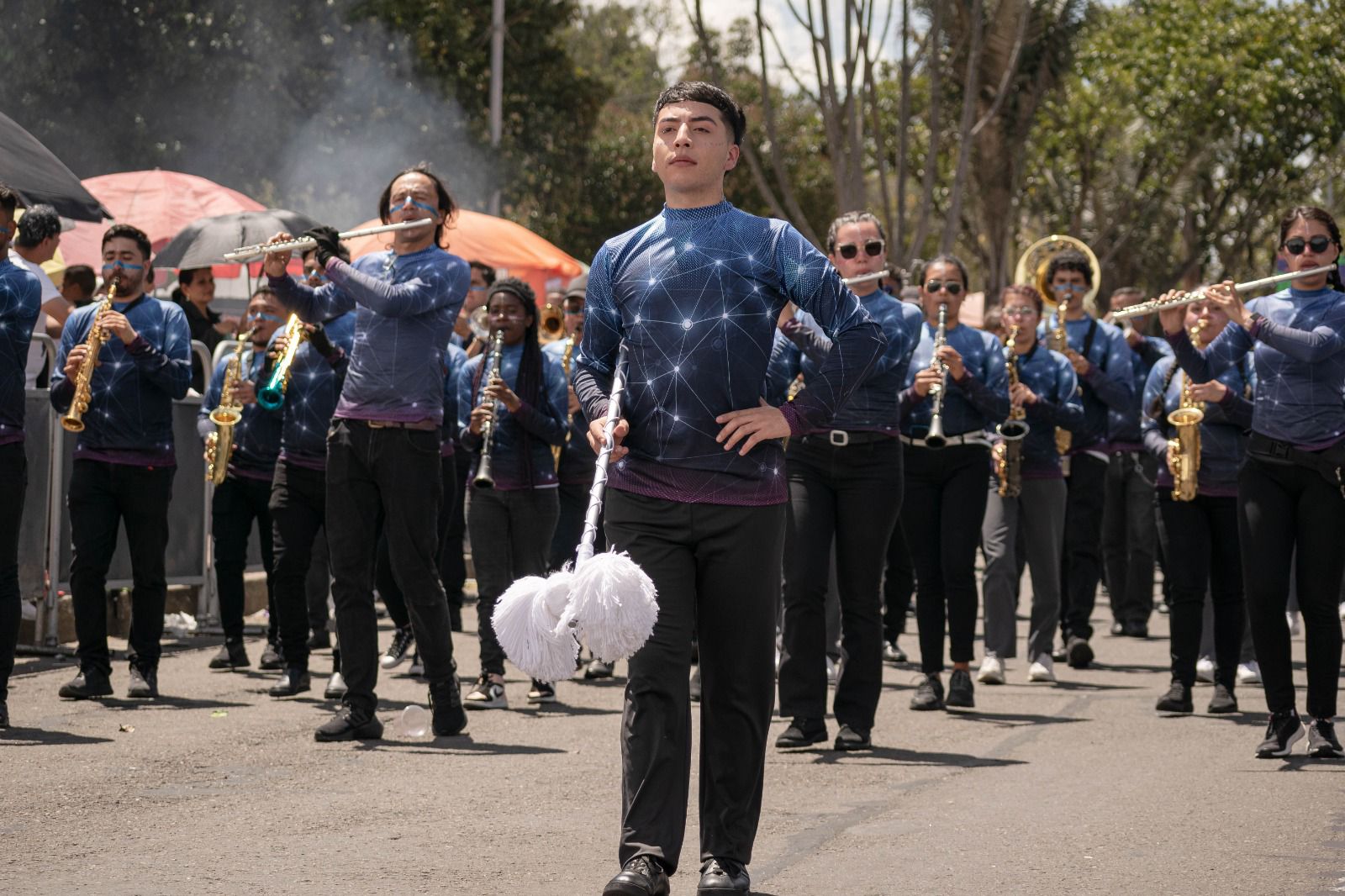 SONART banda completa en desfile