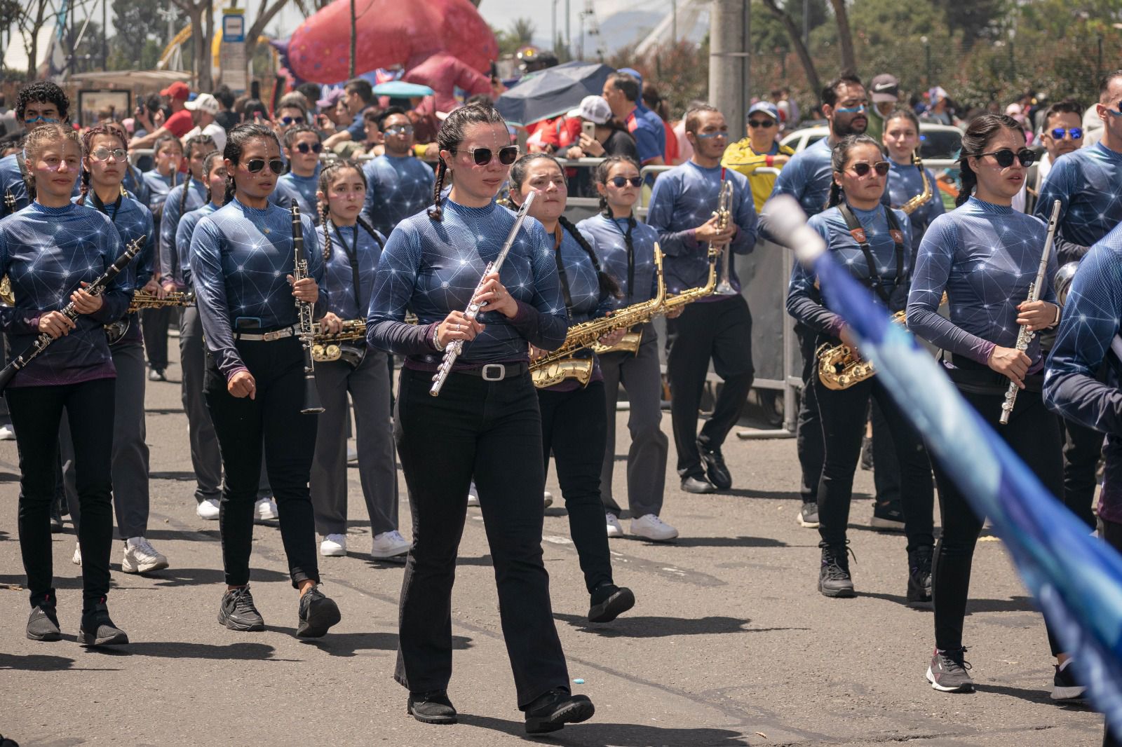 Sección de vientos marchando